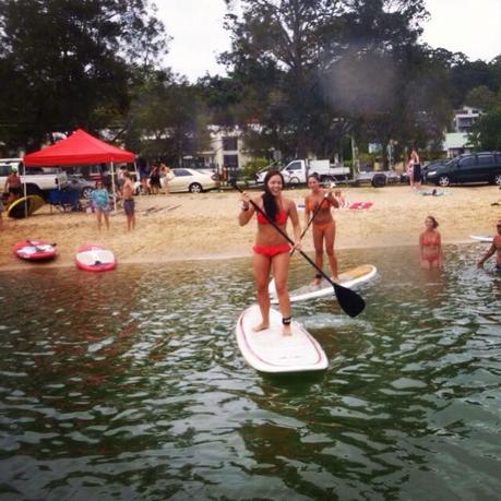 Bianca and Ange leave the shore. 