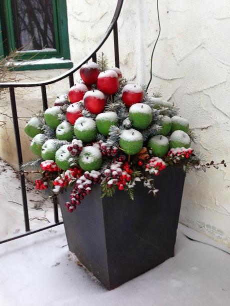 HOLIDAY URN - bring back the apples!