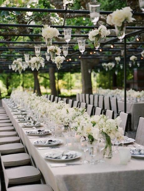 Decorating ideas for outdoor white wedding