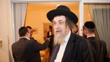 Queen of England to honor Yitzchak Shapira for work on behalf of Haredi community