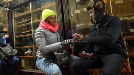 Couple sharing a cigar at NYC Cigars, NY / Leica D-Lux 4