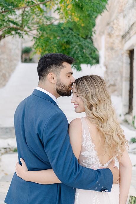 pretty-fall-wedding-sparta-peach-and-white-hues_02x