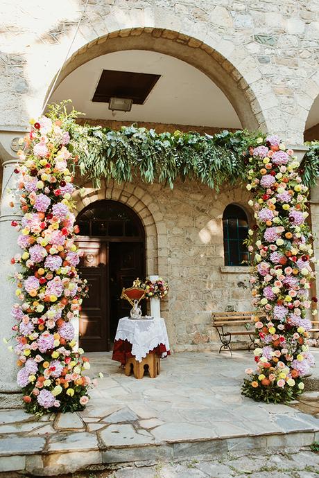 modern-fall-wedding-thessaloniki-colorful-flowers_02x
