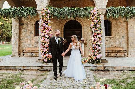 modern-fall-wedding-thessaloniki-colorful-flowers_11z