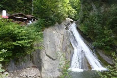 Starzlaklam Waterfall