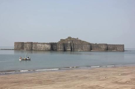 50 Weekend Getaways Near Pune For A Quick Vacation In 2023! fort in water