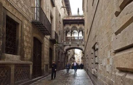 10 Beautiful Streets In Barcelona That You Must Explore Carrer-del-Bisbe