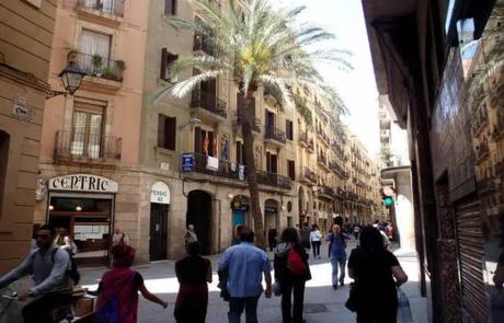 10 Beautiful Streets In Barcelona That You Must Explore street workshops