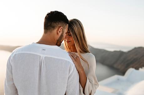 beautiful-honeymoon-photoshoot-santorini_05