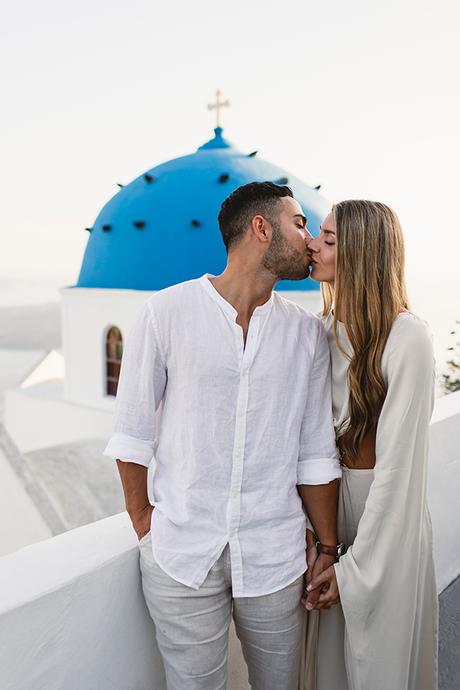 beautiful-honeymoon-photoshoot-santorini_04