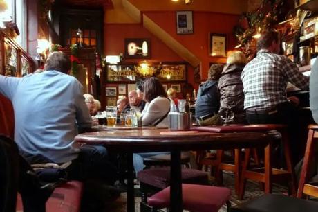 Explore Bahamas Wild Nightlife Scene Of Vibrant Bars And Pubs aura