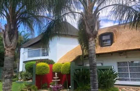 Thatchville Guesthouse