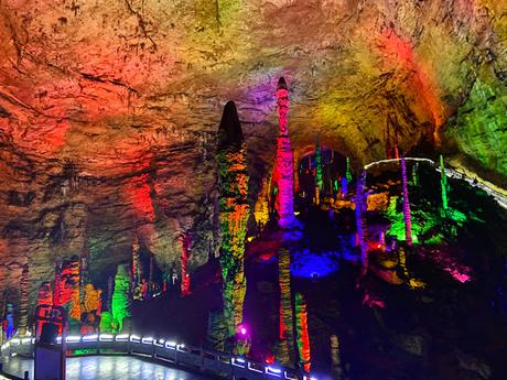 Zhangjiajie: Caves, Lakes & Red Stone Forests...