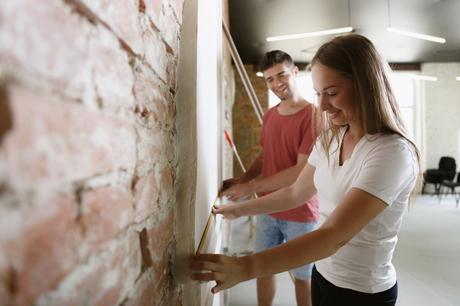 Insulating Your Home: DIY vs. Professional Installation for Thermal Efficiency