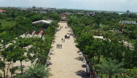 Queens Land is an amusement and water park that offers countless thrills for a delightful visit