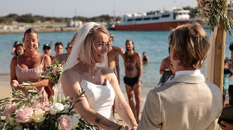 romantic-destination-wedding-naxos-with-pink-roses_04