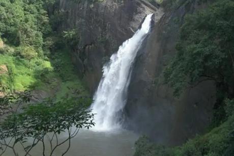 Dunhinda Waterfall View