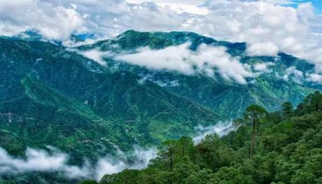 A picturesque view of Lansdowne which is a laid-back scenic spot near Jim Corbett