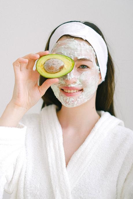 How To Apply A Facial Mask