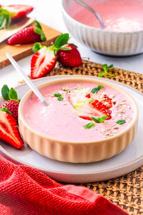 Easy Strawberry Yogurt