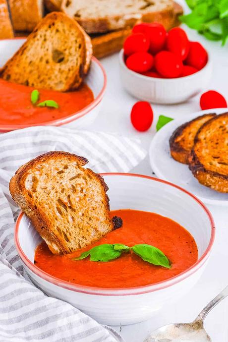 Easy Vegan Tomato Soup