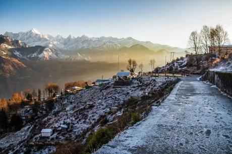 19 Most Beautiful Places To Visit In Uttarakhand In Winter 2022 A snap of the snow covered Munsiyari town in Uttarakhand