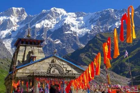19 Most Beautiful Places To Visit In Uttarakhand In Winter 2022 The beautiful Kedarntath Temple in the beautiful backdrop of the snow-clad Himalayas