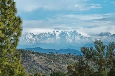 19 Most Beautiful Places To Visit In Uttarakhand In Winter 2022 A distant shot of the snowcapped Himalayas surrounding the Almora district in Uttarakhand