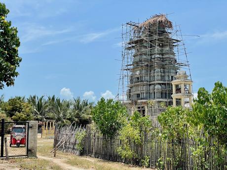 How To Visit Nainativu Island (Nagadeepa Island): A Truly Offbeat Adventure (2023) hindu-temple-on-Punkudutivu-island