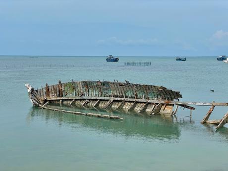 How To Visit Nainativu Island (Nagadeepa Island): A Truly Offbeat Adventure (2023) old-ruined-boat-in-the-palk-strait-near-delft-island