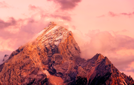 The Trail ahead: Hiking Trends in 2024