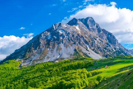 The Trail ahead: Hiking Trends in 2024