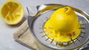 When squeezing lemons, don’t make the mistake of throwing away the seeds: they are worth their weight in gold used this way