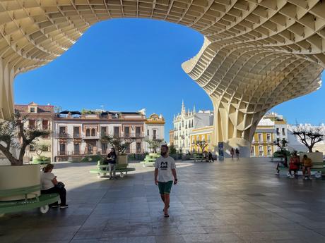 alex-tiffany-at-the-setas-de-sevilla-sculpture-in-seville-spain