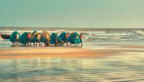 Watch fishermen going about their daily activities at Shankarpur Beach, one of the most famous beaches of West Bengal