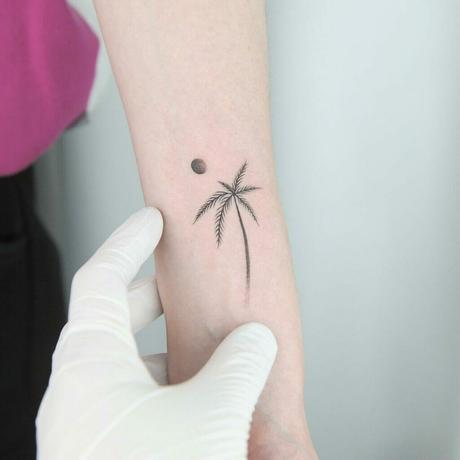 10 Best Minimalist Palm Tree Tattoo Design Ideas
