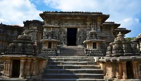 35 Appealing Destinations To Explore In India In March 2023 entrance to a historic site