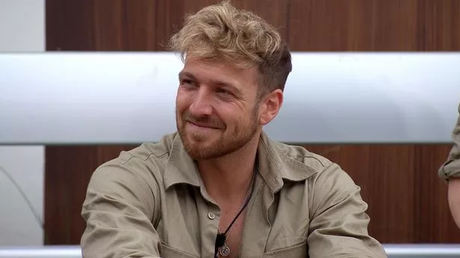 Venomous Snake Slithers Into Celeb's Bedside