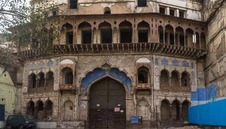 Exterior view of Taj Mahal Palace, one of the famous places to visit in Bhopal with family.