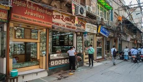 Chandni Chowk market, famous for Dariba Kalan, is a place where you can buy jewelery and perfumes.