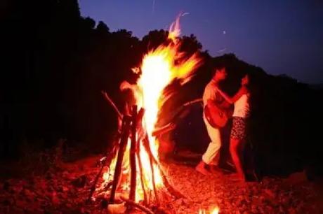 go new year camping in pune with your bae is one of the best new year celebration ideas for couples