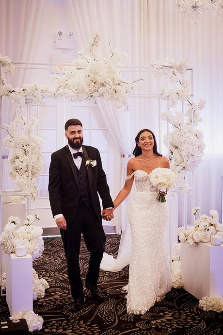 glamorous-wedding-montreal-lush-white-florals_13