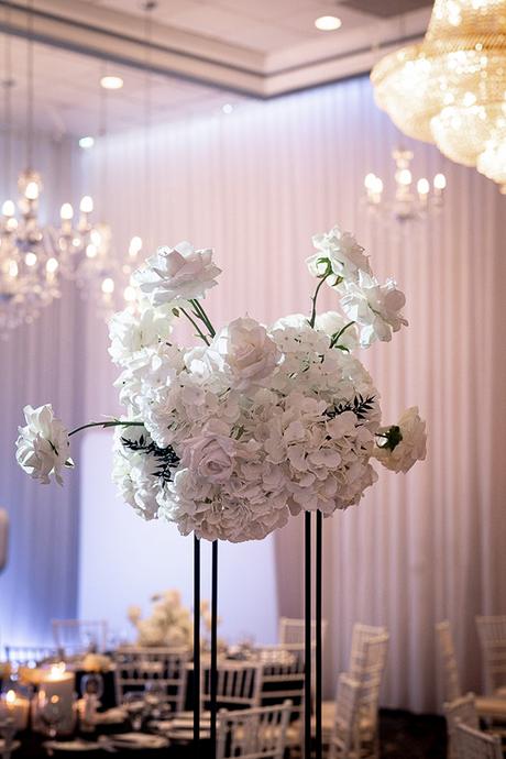 glamorous-wedding-montreal-lush-white-florals_16z