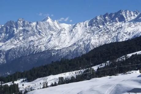 Skiing is one of the best thing to do during the winter in Auli