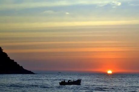 Click Instagram Worthy Sunset Pictures At Kudle Beach in gokarna