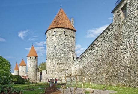 Tallinn-walls-and-towers
