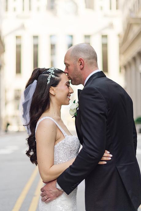 Stunning summer wedding and pre-party in Chicago with elegant details | Mary & Nick stunning-summer-wedding-pre-party-chicago-elegant-details_01