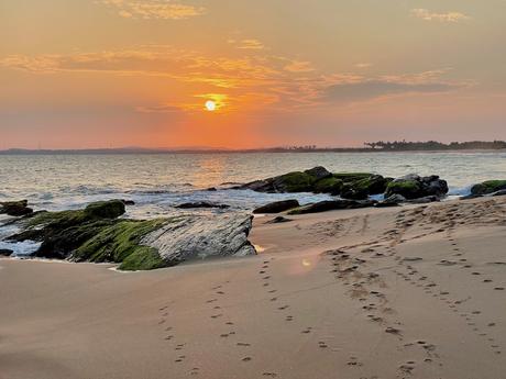 beautiful-sunset-over-the-sea-at-a-beach-in-southern-sri-lanka