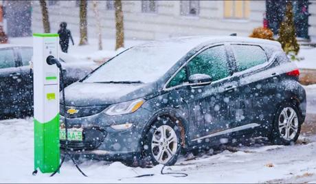 How to Keep Your Electric Car Battery Charge in Cold Weather