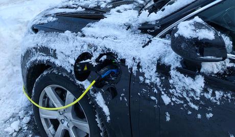 How to Keep Your Electric Car Battery Charge in Cold Weather